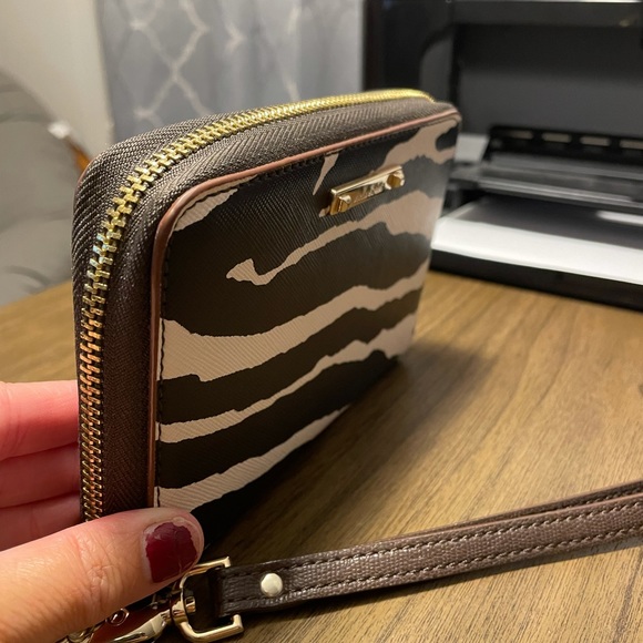 Stella & Dot zebra wristlet - Picture 3 of 5